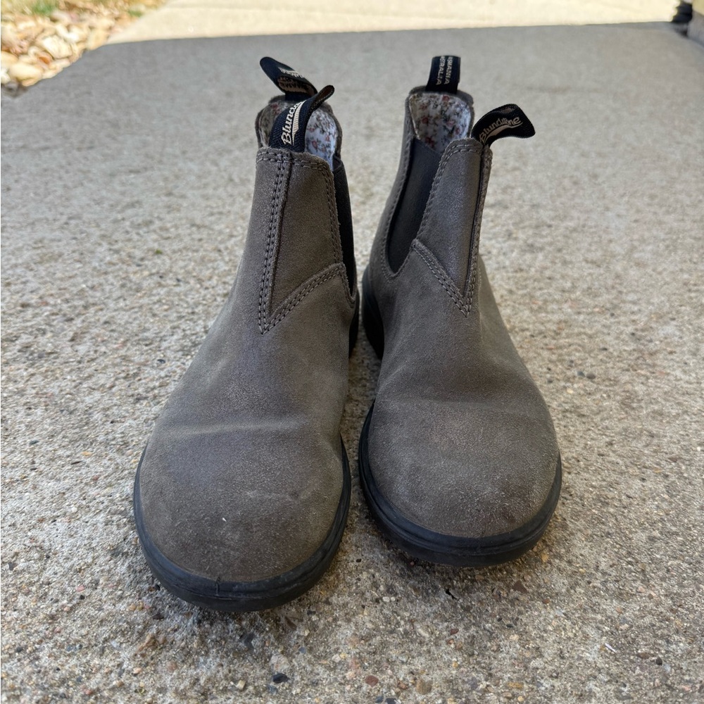 Blundstone Black Rubber Sole Chelsea Boot (Sole View)